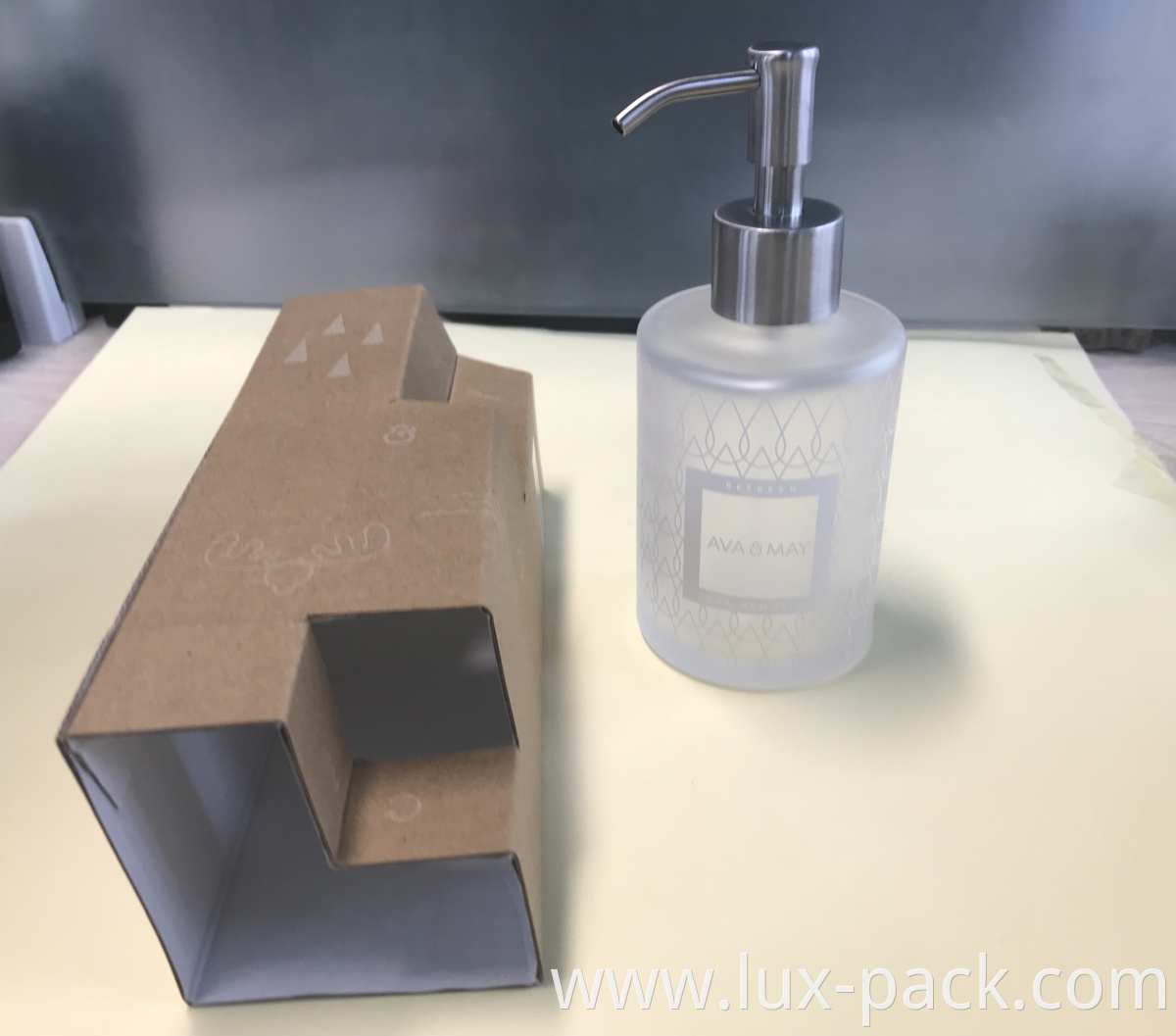 Wholesale Luxurious Glass Frosted Refillable 250ml Lotion Liquid Soap Metal Dispenser Pump Glass Bottle